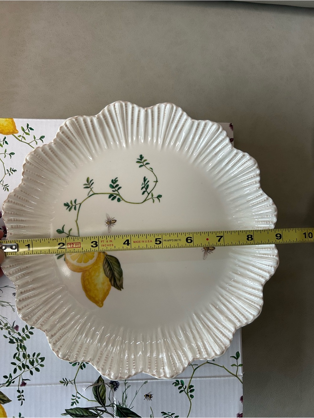 🍋Pottery Barn Lemon Scalloped Melamime Set Of 4 Salad and 4
Dinner Plates - Picture 2 of 4